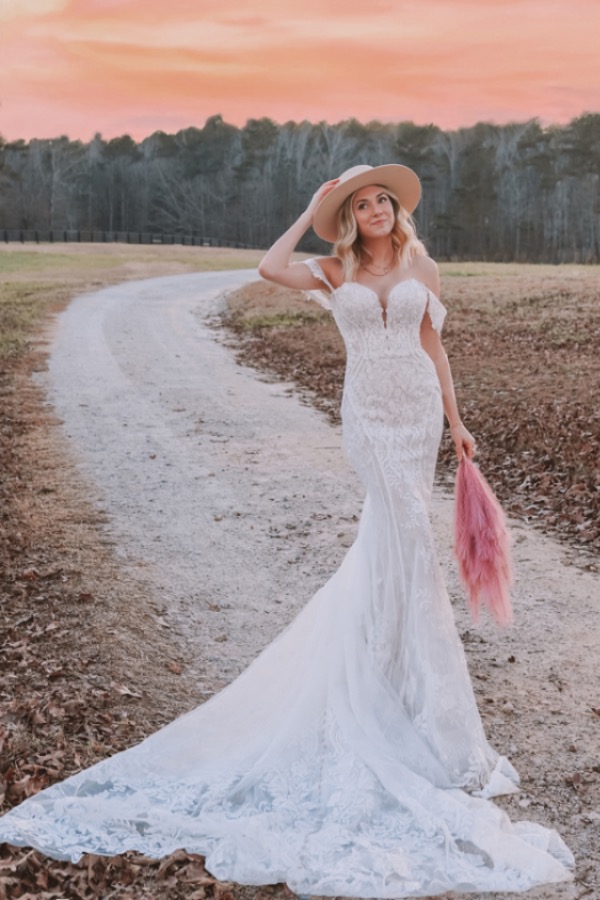 7 Wedding Dress Ideas For Your Luxury Barn Wedding